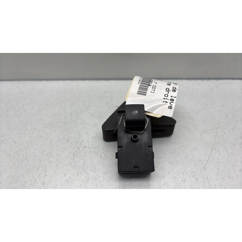 Interrupteur de leve vitre arriere droit OPEL MERIVA B Photo n°1