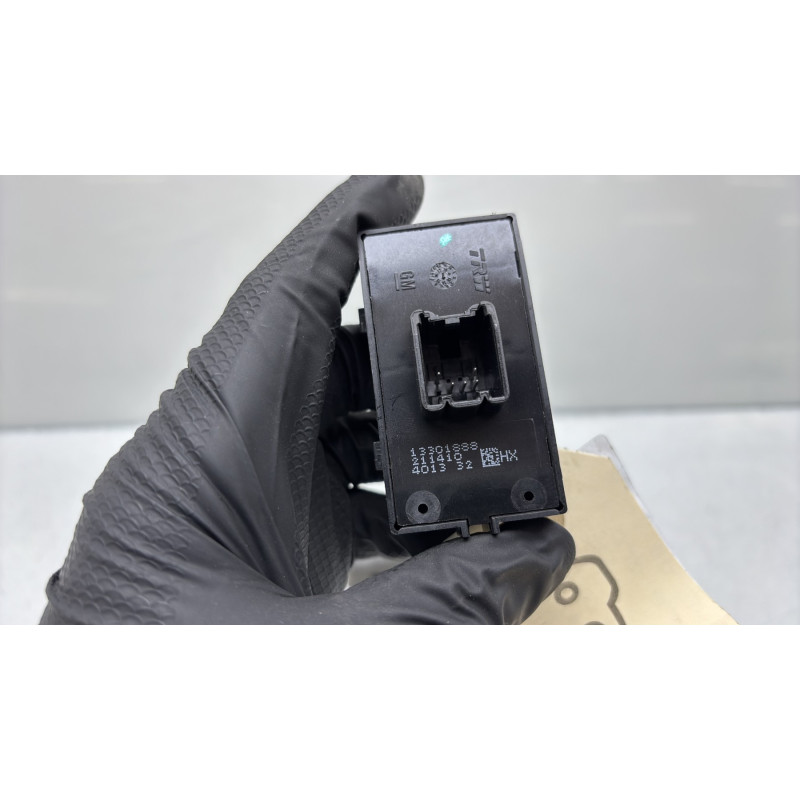 Interrupteur de leve vitre arriere droit OPEL MERIVA B Photo n°4
