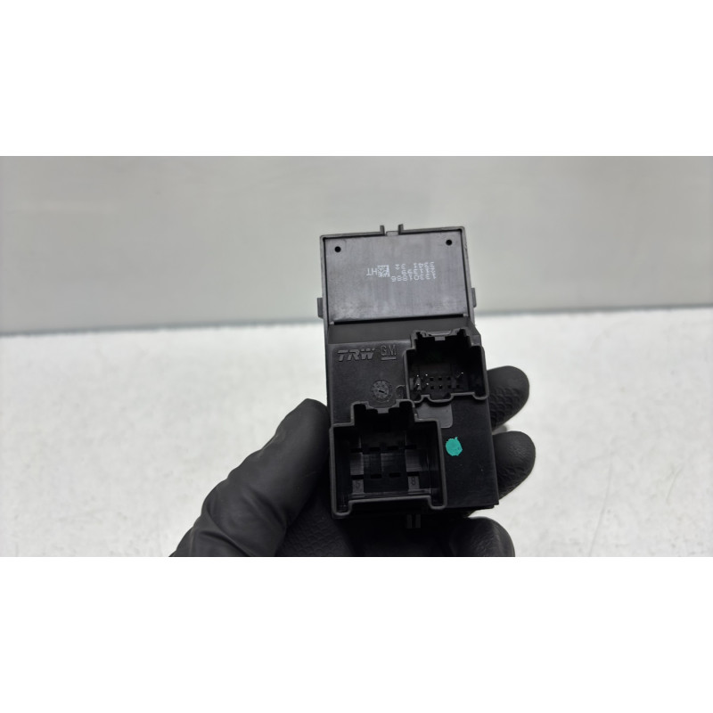 Interrupteur de leve vitre avant droit OPEL MERIVA B Photo n°3
