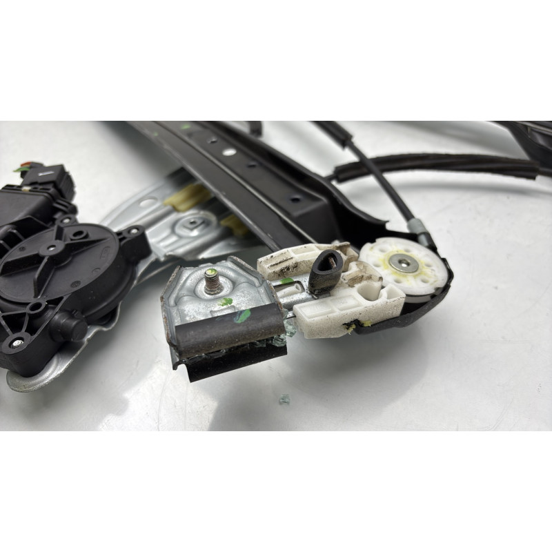 Leve vitre electrique avant droit OPEL MERIVA B Photo n°8