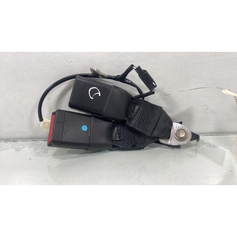 Attache ceinture arriere droit SUZUKI SWIFT 5 Photo n°1