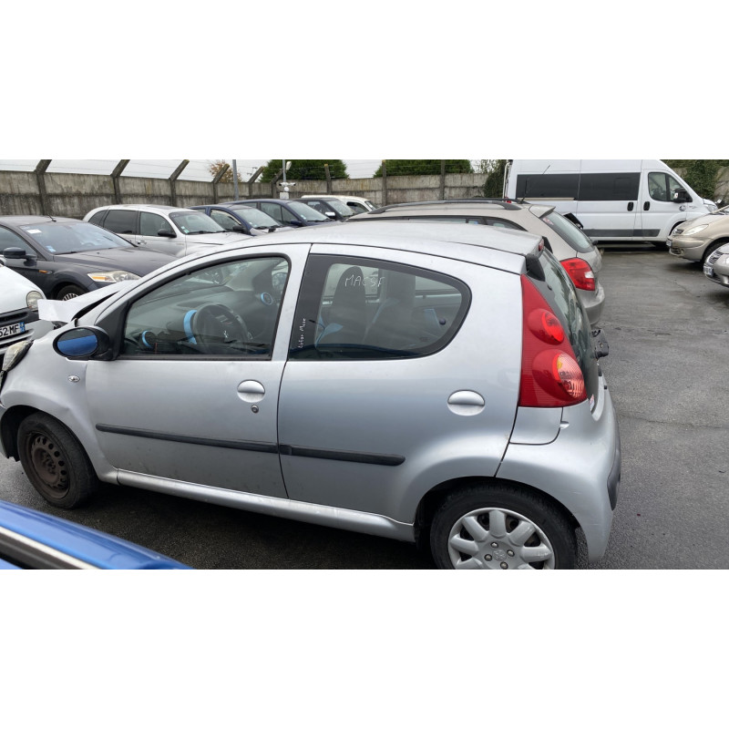 Pretensionneur de ceinture avant droit PEUGEOT 107 Photo n°10