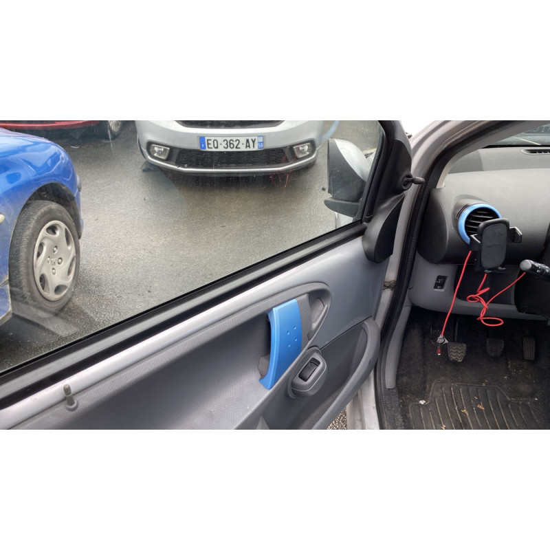 Pretensionneur de ceinture avant droit PEUGEOT 107 Photo n°13