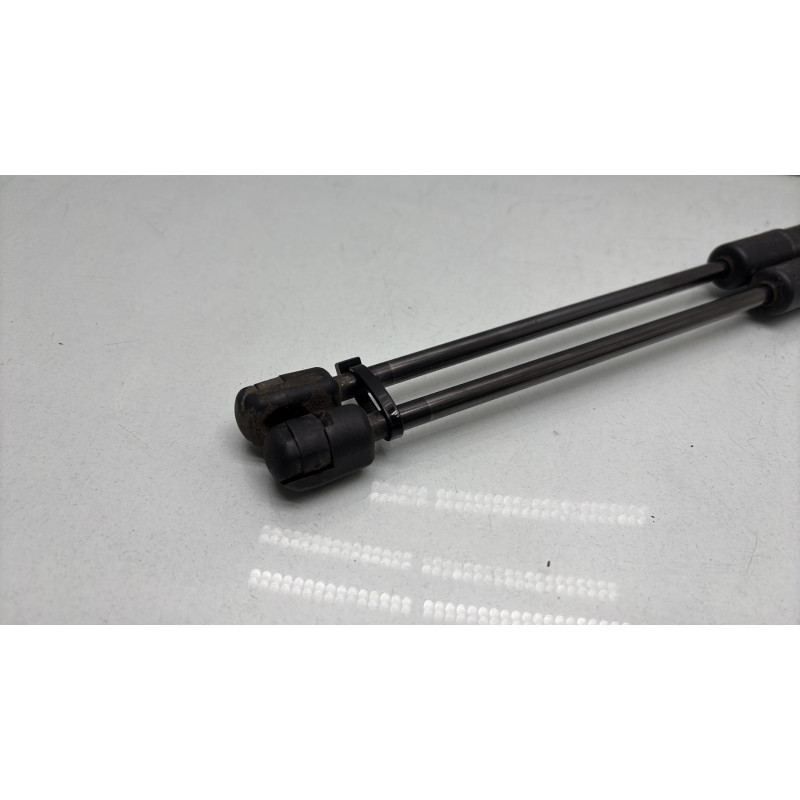 Verin de coffre HYUNDAI I 20 2 Photo n°3