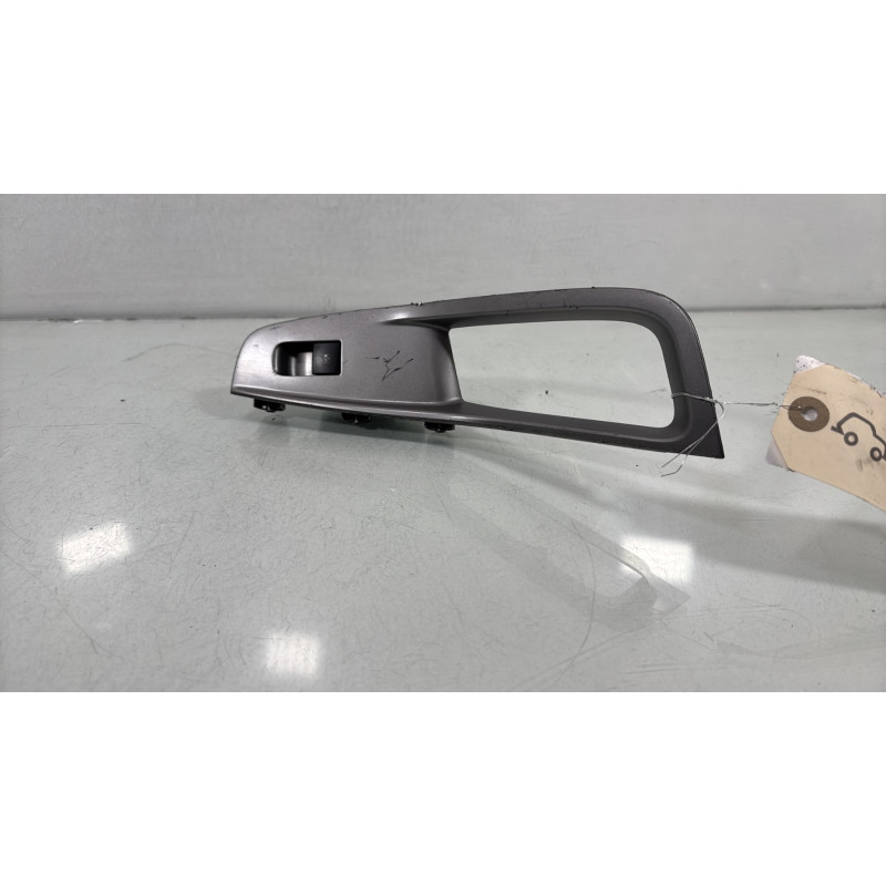Interrupteur de leve vitre arriere gauche CHEVROLET ORLANDO Photo n°1