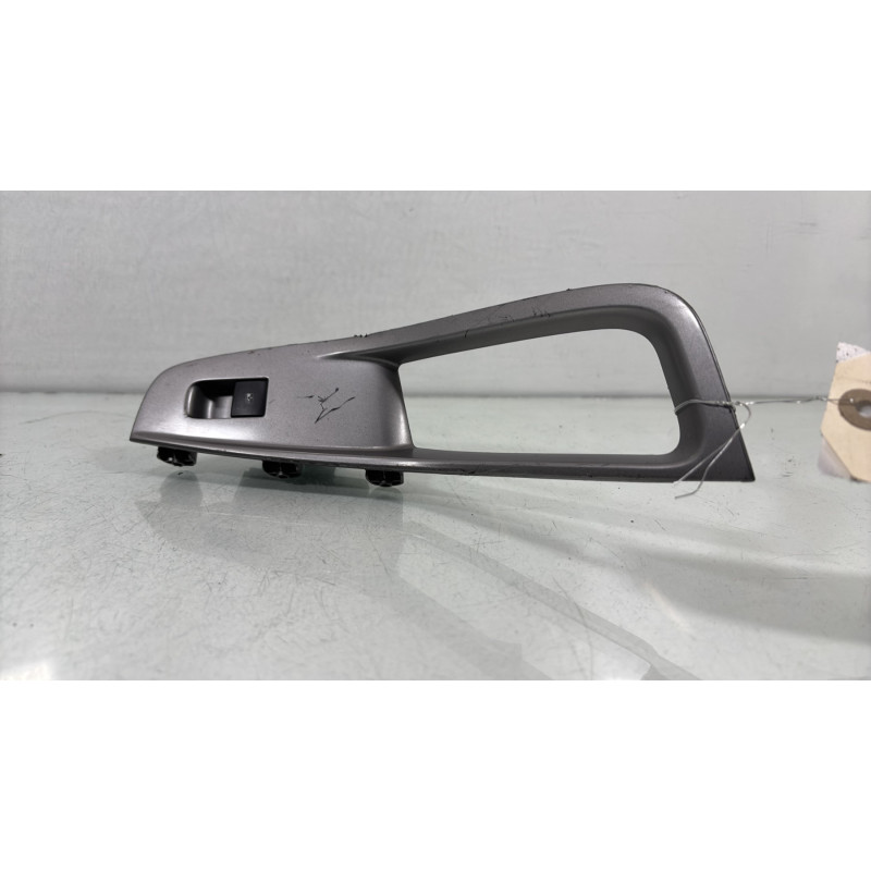 Interrupteur de leve vitre arriere gauche CHEVROLET ORLANDO Photo n°2