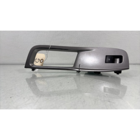 Interrupteur de leve vitre avant droit CHEVROLET ORLANDO Photo n°1