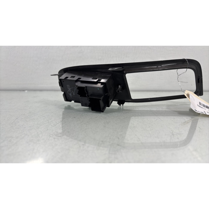 Interrupteur de leve vitre avant droit CHEVROLET ORLANDO Photo n°3