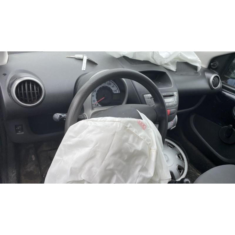 Feu arriere stop central PEUGEOT 107 Photo n°6