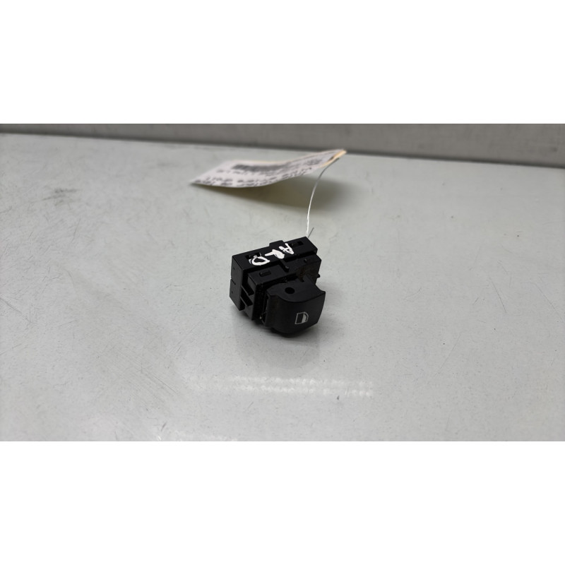 Interrupteur de leve vitre arriere droit BMW SERIE 1 F20 Photo n°1
