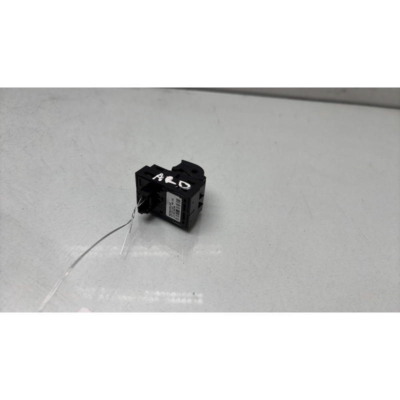 Interrupteur de leve vitre arriere droit BMW SERIE 1 F20 Photo n°2