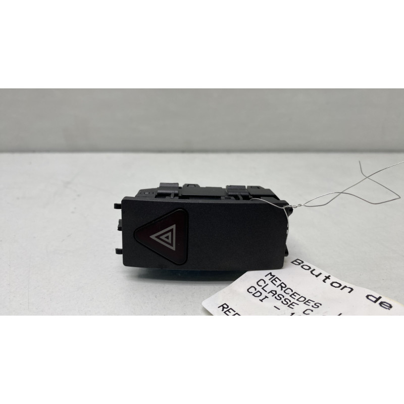 Bouton de warning MERCEDES CLASSE C 204 Photo n°1