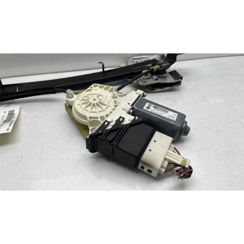 Leve vitre electrique arriere gauche SEAT LEON 2 Photo n°3