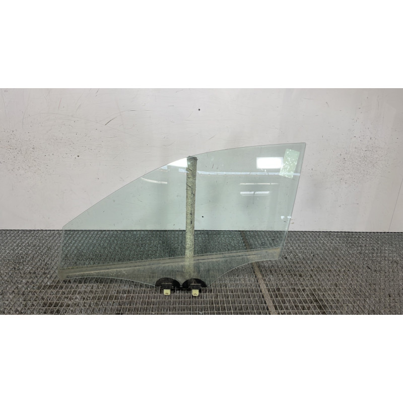 Vitre avant gauche HYUNDAI I 20 2 Photo n°1