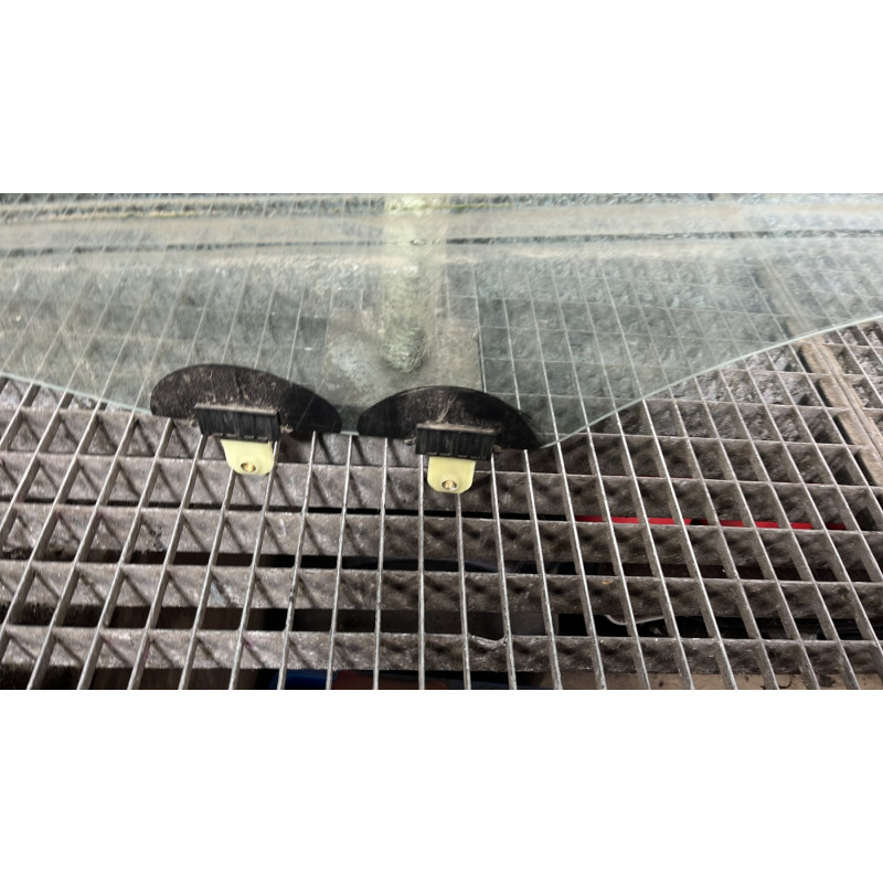 Vitre avant gauche HYUNDAI I 20 2 Photo n°4