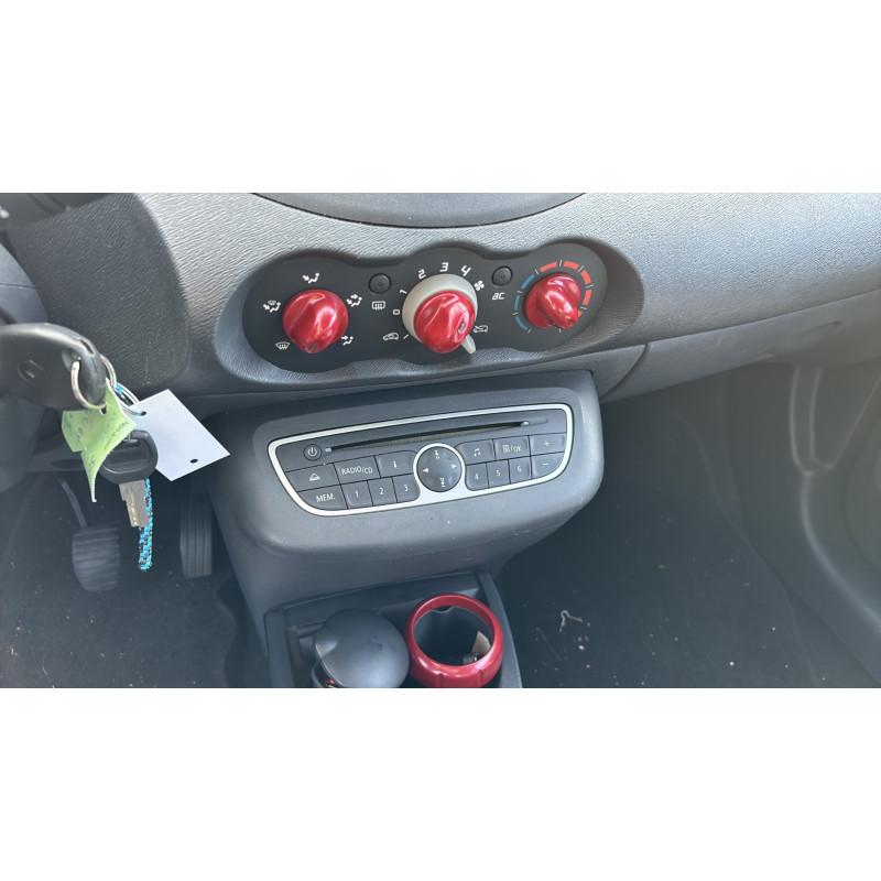 Poignee porte avant gauche RENAULT TWINGO 2 Photo n°20