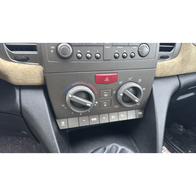 Calandre LANCIA YPSILON 4 Photo n°18