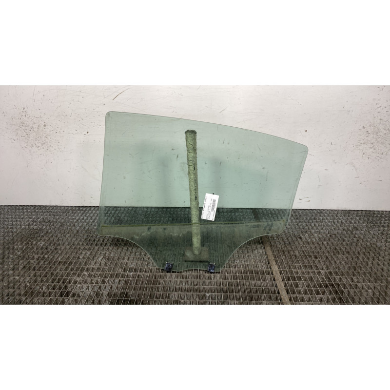 Vitre arriere droit PEUGEOT 208 1 Photo n°4