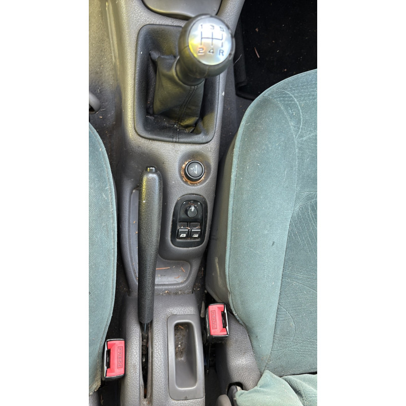 Pretensionneur de ceinture avant droit PEUGEOT 206 Photo n°20