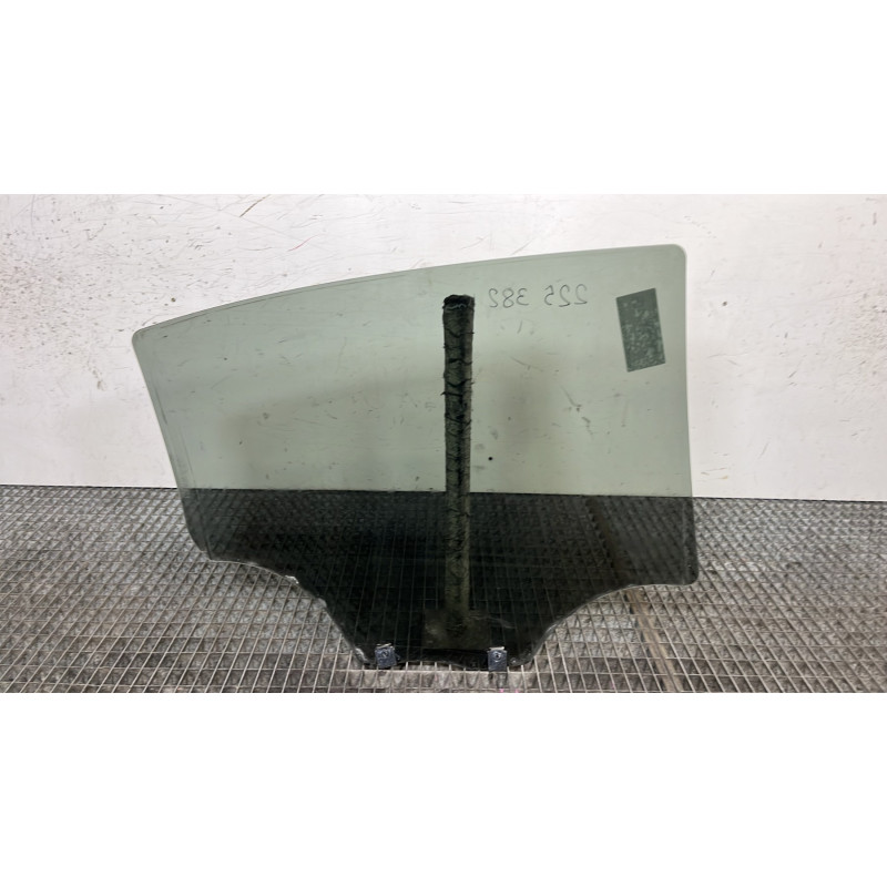 Vitre arriere gauche PEUGEOT 208 1 Photo n°4