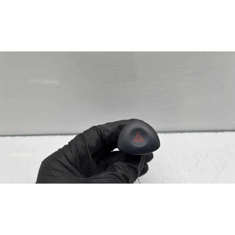 Bouton de warning RENAULT CLIO 2 Photo n°1