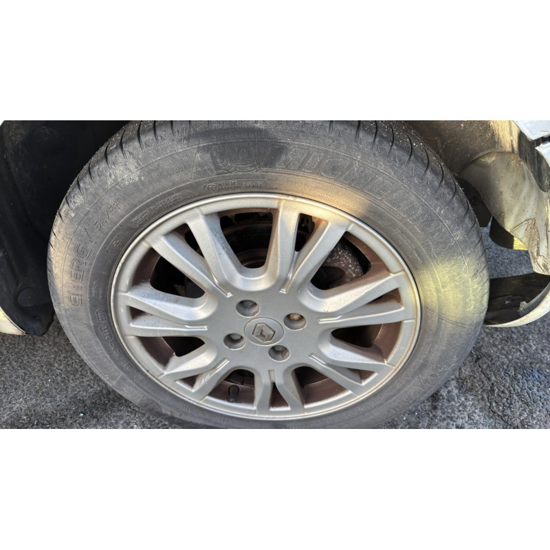 Pare boue avant gauche RENAULT MEGANE 2 Photo n°13
