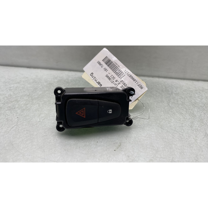 Bouton de warning RENAULT LATITUDE Photo n°1