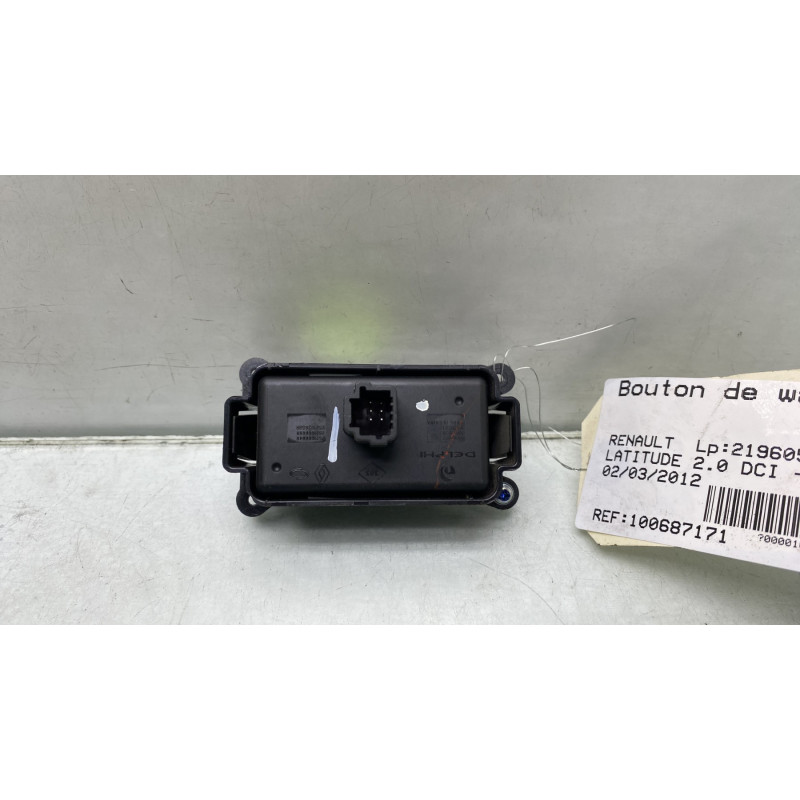 Bouton de warning RENAULT LATITUDE Photo n°2