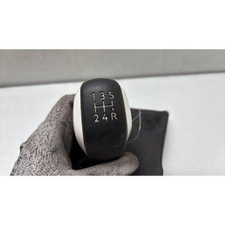 Pommeau de vitesses PEUGEOT 208 1