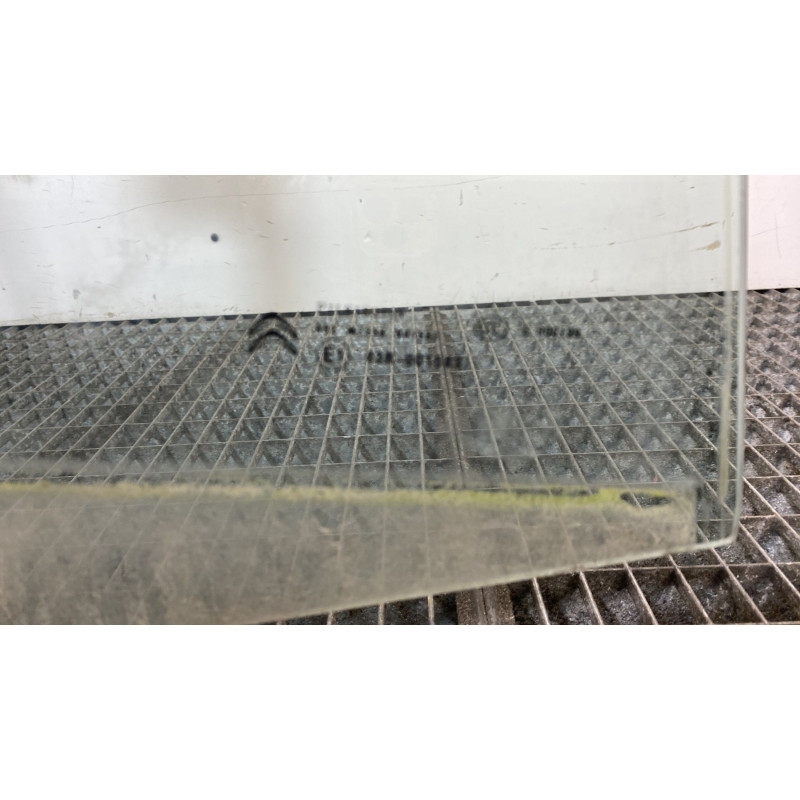 Vitre arriere droit CITROEN C4 2 Photo n°3