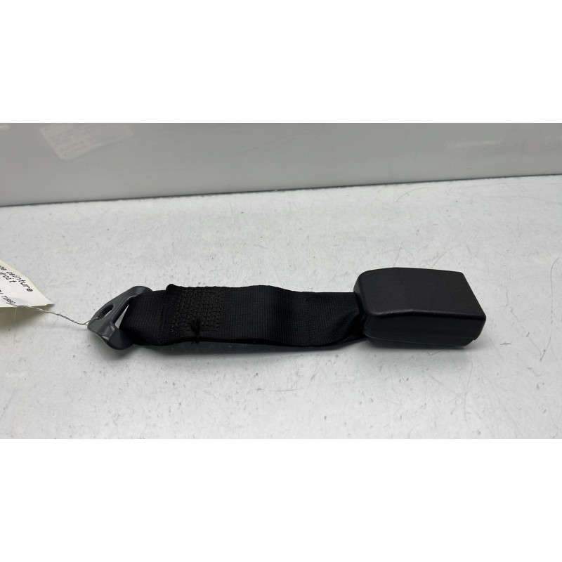 Attache ceinture arriere droit PEUGEOT 206 Photo n°1