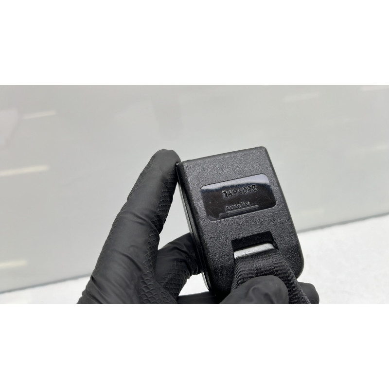 Attache ceinture arriere droit PEUGEOT 206 Photo n°4