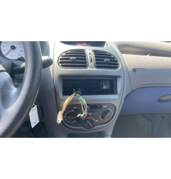 Attache ceinture arriere droit PEUGEOT 206
