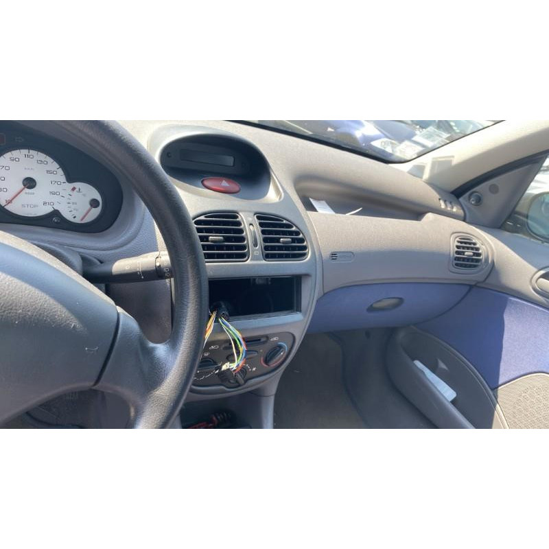 Attache ceinture arriere droit PEUGEOT 206 Photo n°11