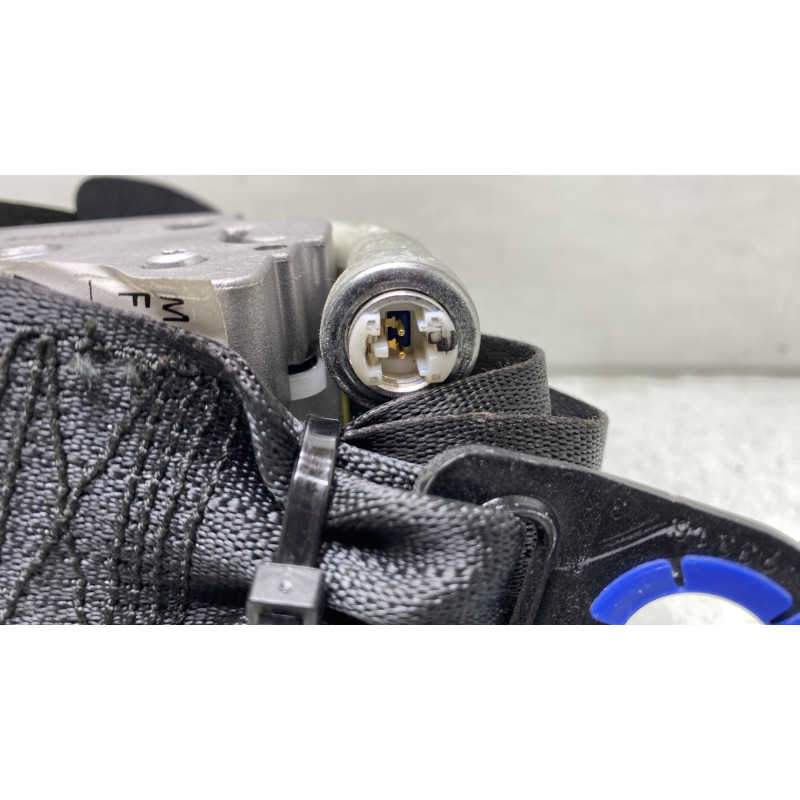 Pretensionneur de ceinture avant gauche TOYOTA YARIS 3 Photo n°4