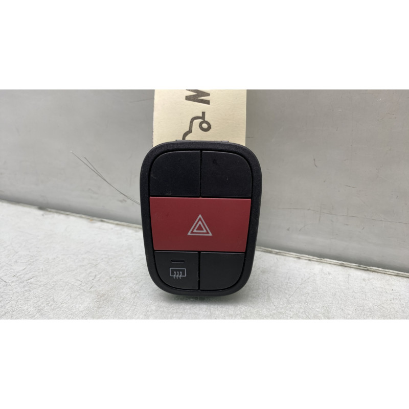 Bouton de warning FIAT QUBO Photo n°1