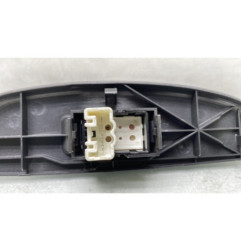 Interrupteur de leve vitre avant droit TOYOTA YARIS 1