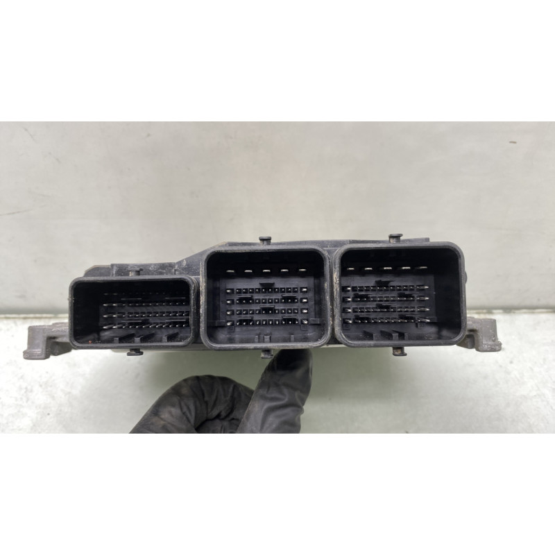 Calculateur moteur PEUGEOT 5008 1 Photo n°3