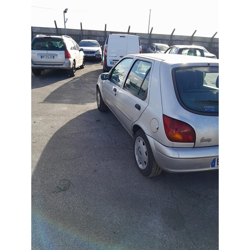 Plage arriere FORD FIESTA 4 Photo n°10