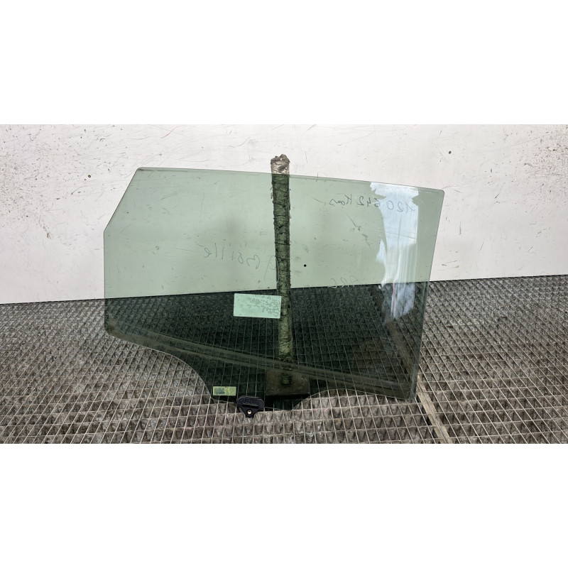 Vitre arriere gauche KIA VENGA Photo n°4