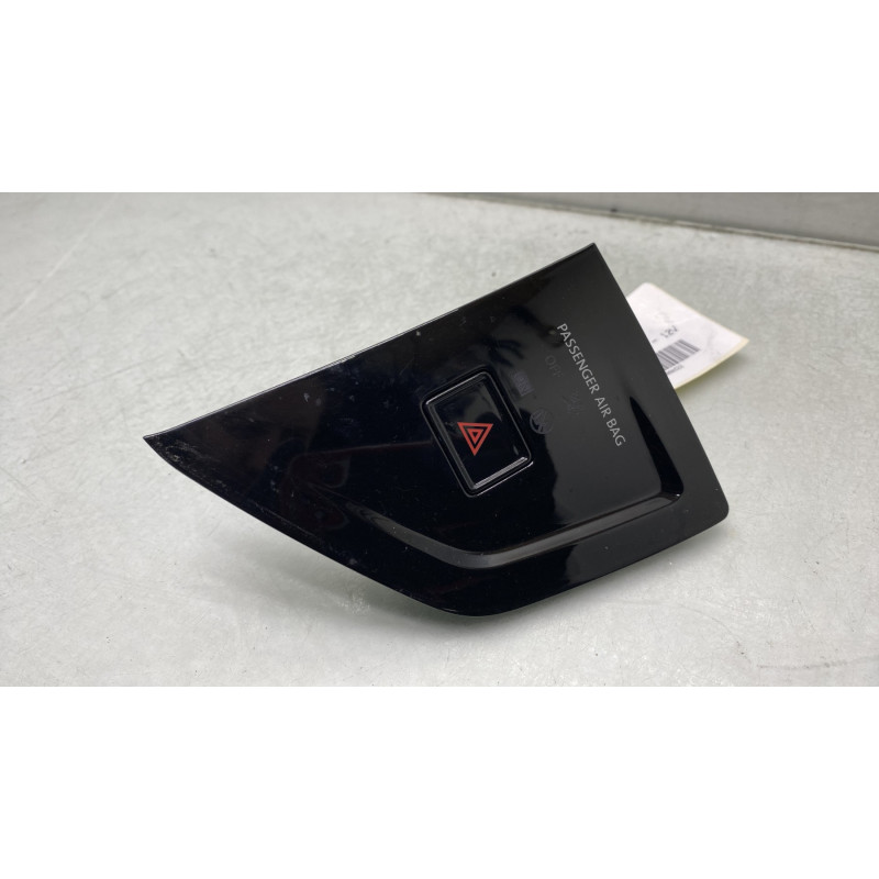 Bouton de warning VOLKSWAGEN POLO 6 Photo n°1