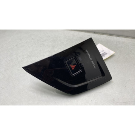 Bouton de warning VOLKSWAGEN POLO 6 Photo n°1