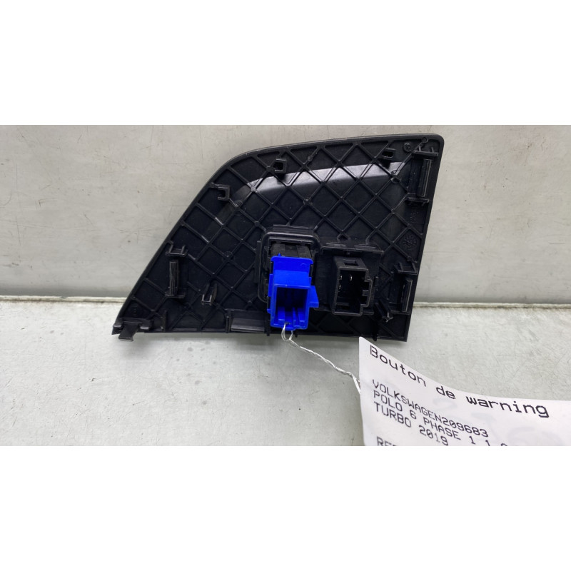 Bouton de warning VOLKSWAGEN POLO 6 Photo n°2