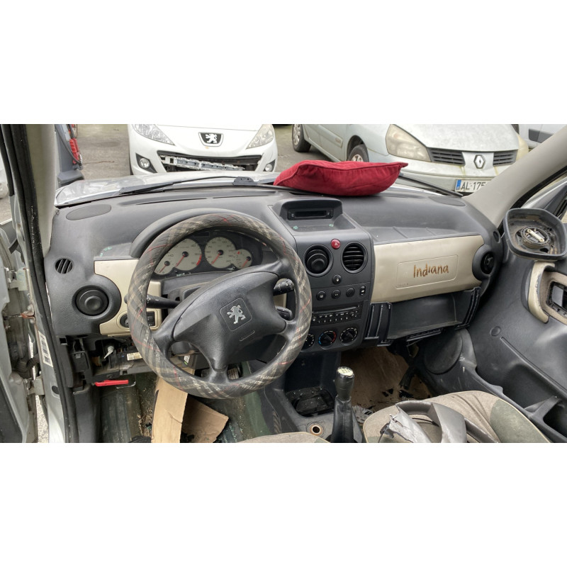 Calandre PEUGEOT PARTNER 1 Photo n°17