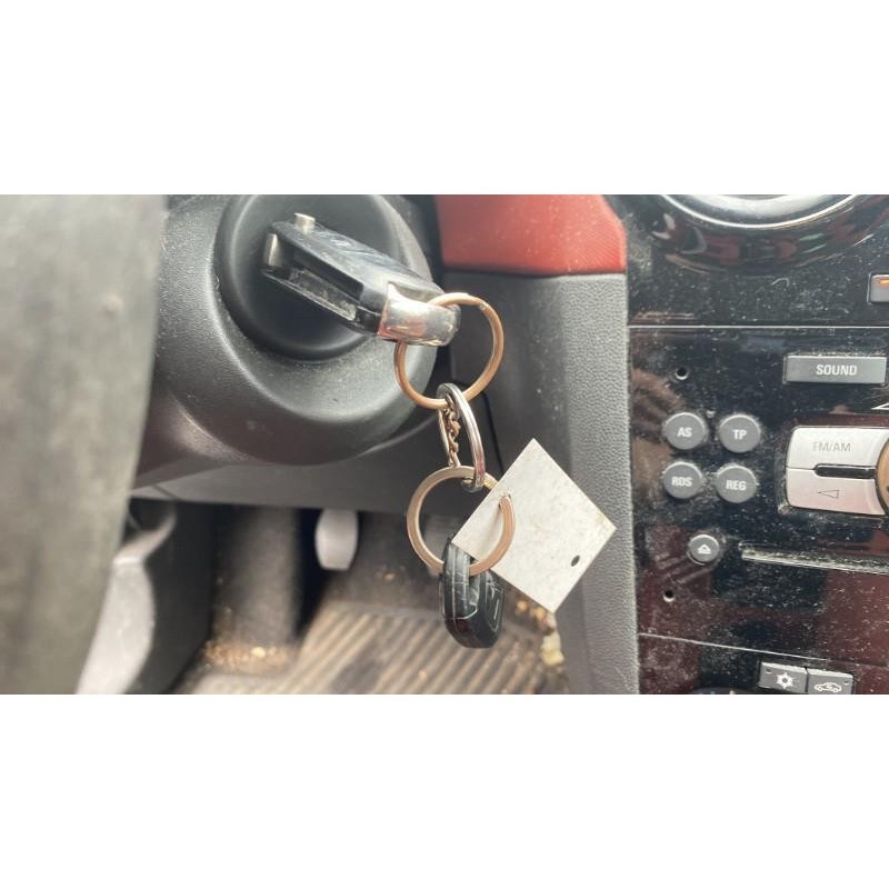 Porte fusible OPEL CORSA D Photo n°4