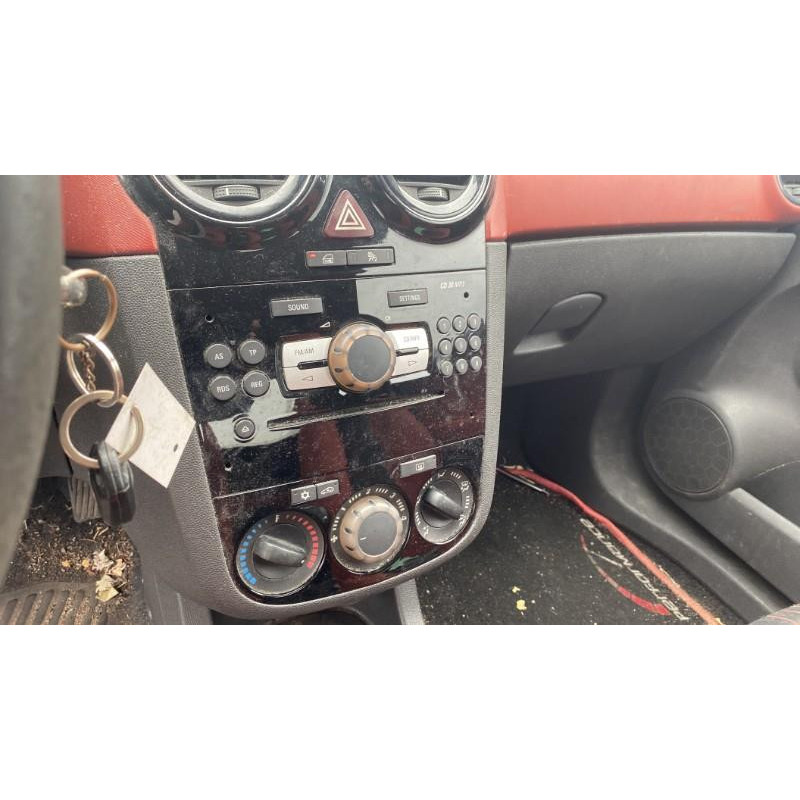 Porte fusible OPEL CORSA D Photo n°16