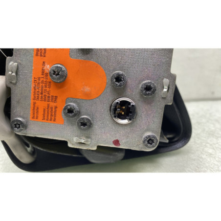 Pretensionneur de ceinture avant droit TOYOTA YARIS 2