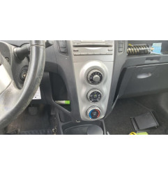 Pretensionneur de ceinture avant gauche TOYOTA YARIS 2