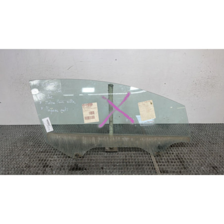 Vitre avant gauche FORD FIESTA 6 Photo n°1