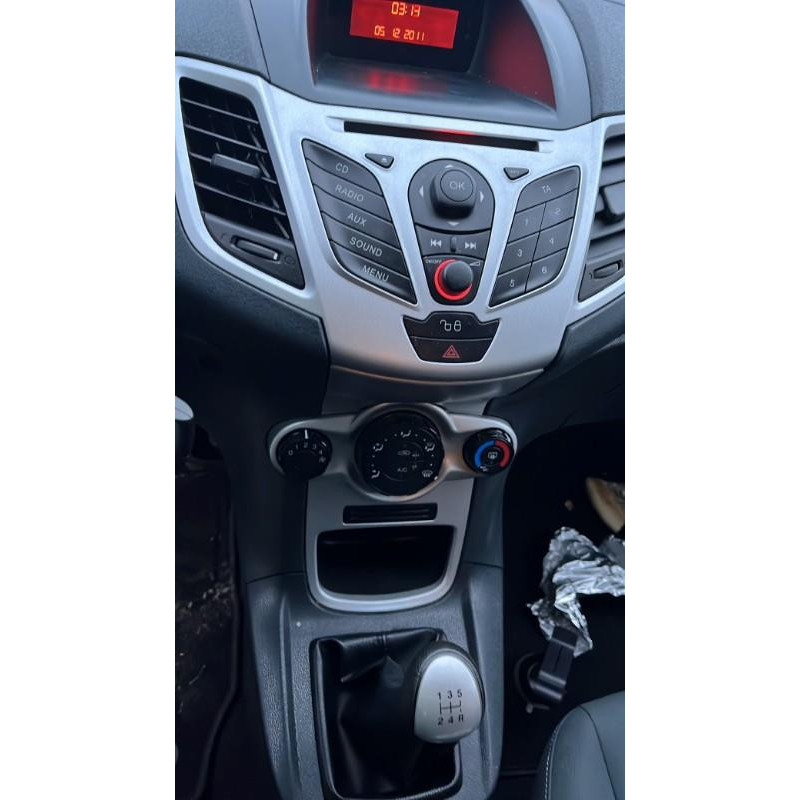 Vitre avant gauche FORD FIESTA 6 Photo n°5